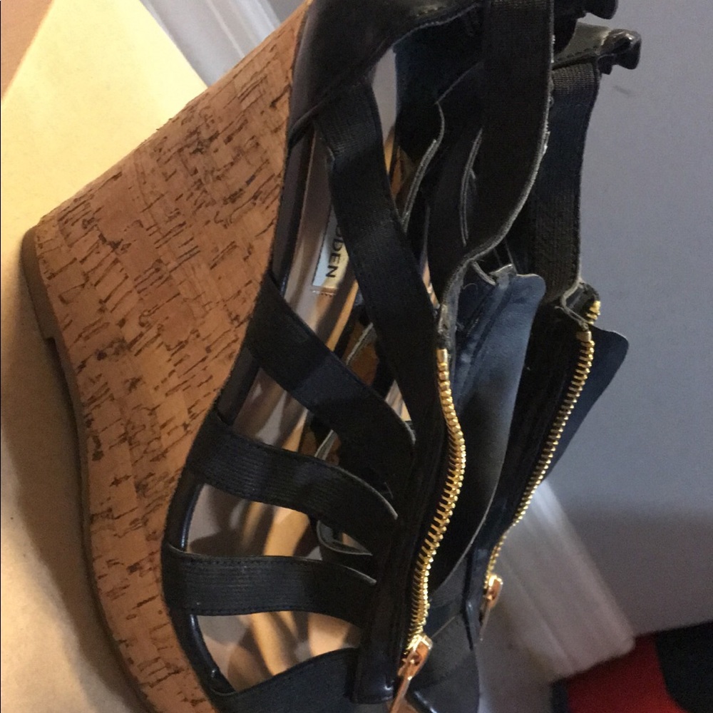 Steve Madden black wedges